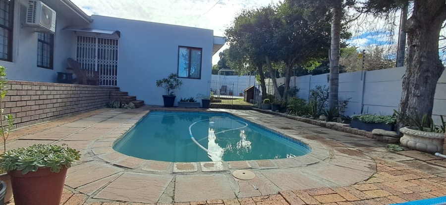 To Let 4 Bedroom Property for Rent in Avondale Western Cape